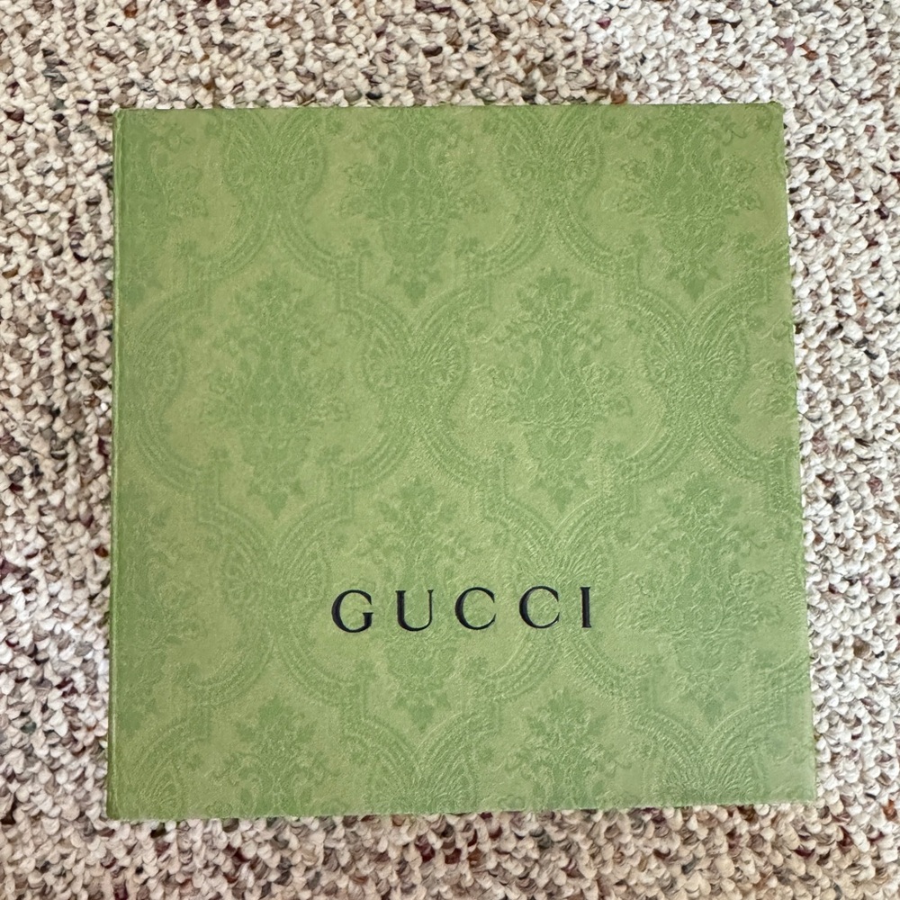 Gucci Olive Green Embossed Box 20cm*20cm*8cm